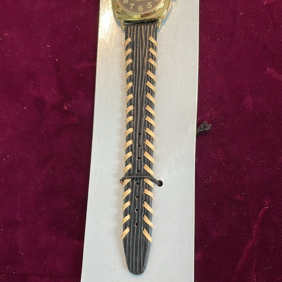 Avon vintage Y2K Elegant Black and Gold Watch - Picture 4 of 10